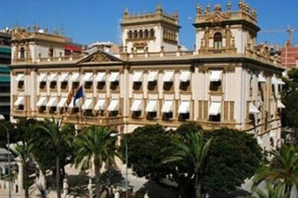نظام مؤتمرات Gonsin مثبت في القاعة العامة لمدينة اليكانتي في إسبانيا