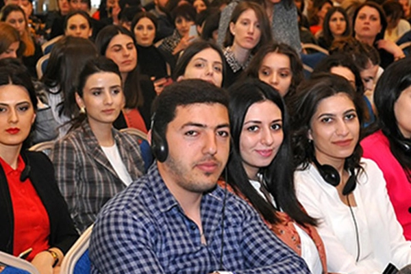 الابتكار في الترجمة الفورية: الاتجاهات التي تشكل مستقبل نظام ترجمة المؤتمرات